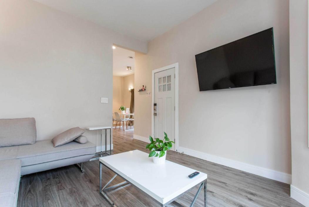 The Double Play - 1 Min Walk To Wrigley! Spacious 2Br - Perfect For Cubs Fans! Чикаго Екстер'єр фото
