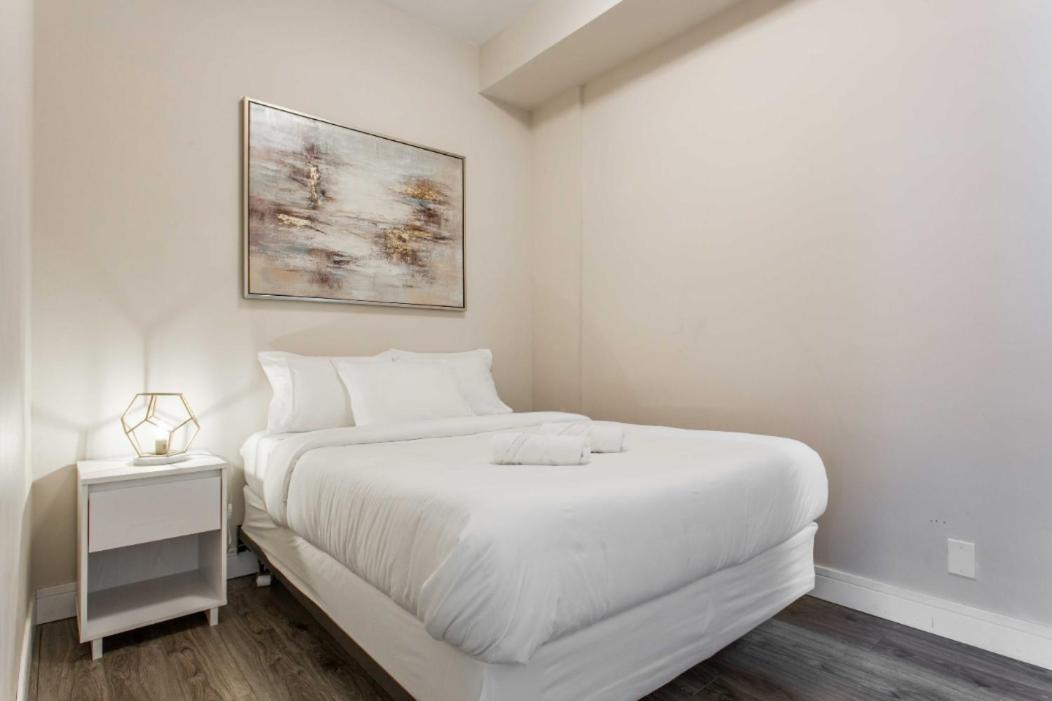 The Double Play - 1 Min Walk To Wrigley! Spacious 2Br - Perfect For Cubs Fans! Чикаго Екстер'єр фото