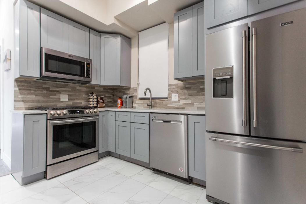 The Double Play - 1 Min Walk To Wrigley! Spacious 2Br - Perfect For Cubs Fans! Чикаго Екстер'єр фото