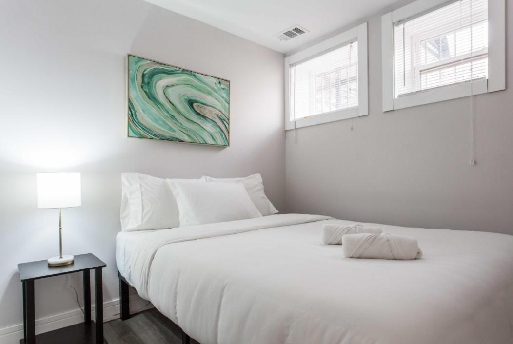 The Double Play - 1 Min Walk To Wrigley! Spacious 2Br - Perfect For Cubs Fans! Чикаго Екстер'єр фото