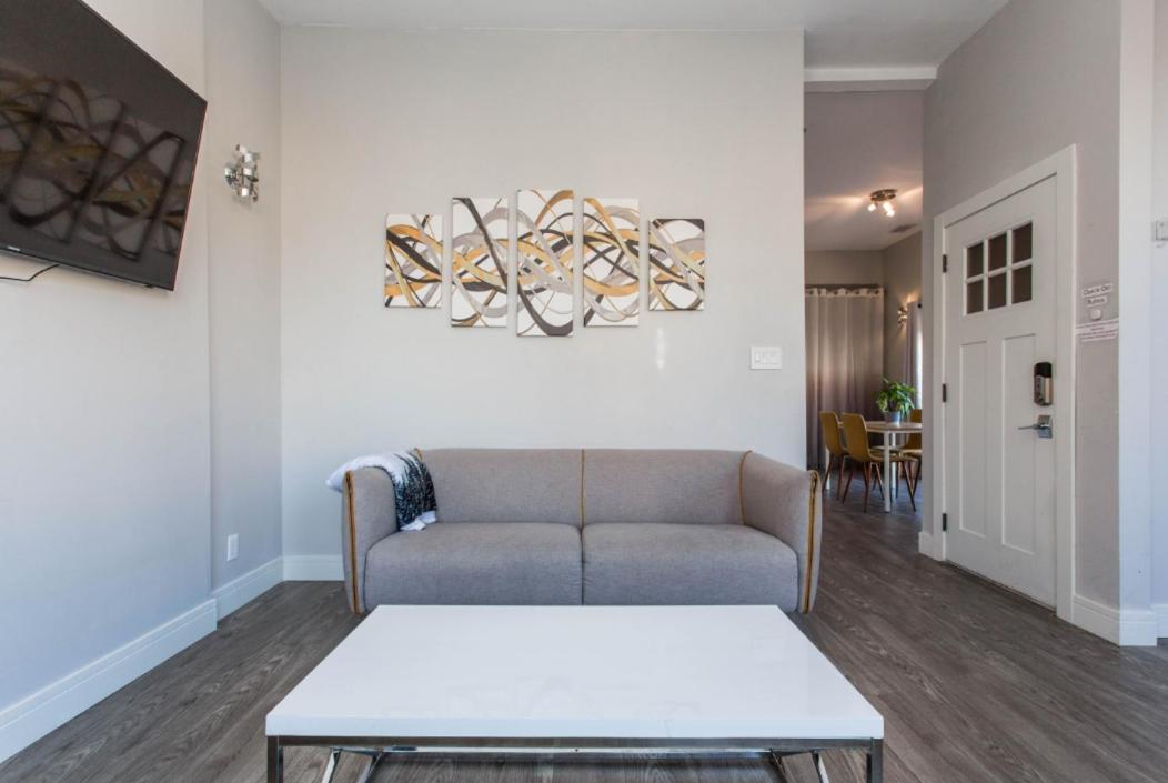 The Double Play - 1 Min Walk To Wrigley! Spacious 2Br - Perfect For Cubs Fans! Чикаго Екстер'єр фото