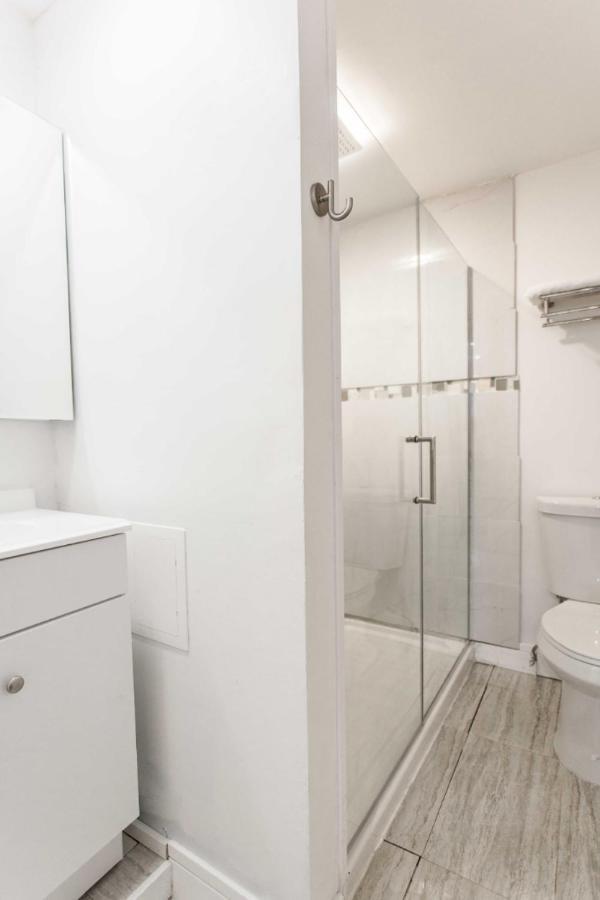 The Double Play - 1 Min Walk To Wrigley! Spacious 2Br - Perfect For Cubs Fans! Чикаго Екстер'єр фото