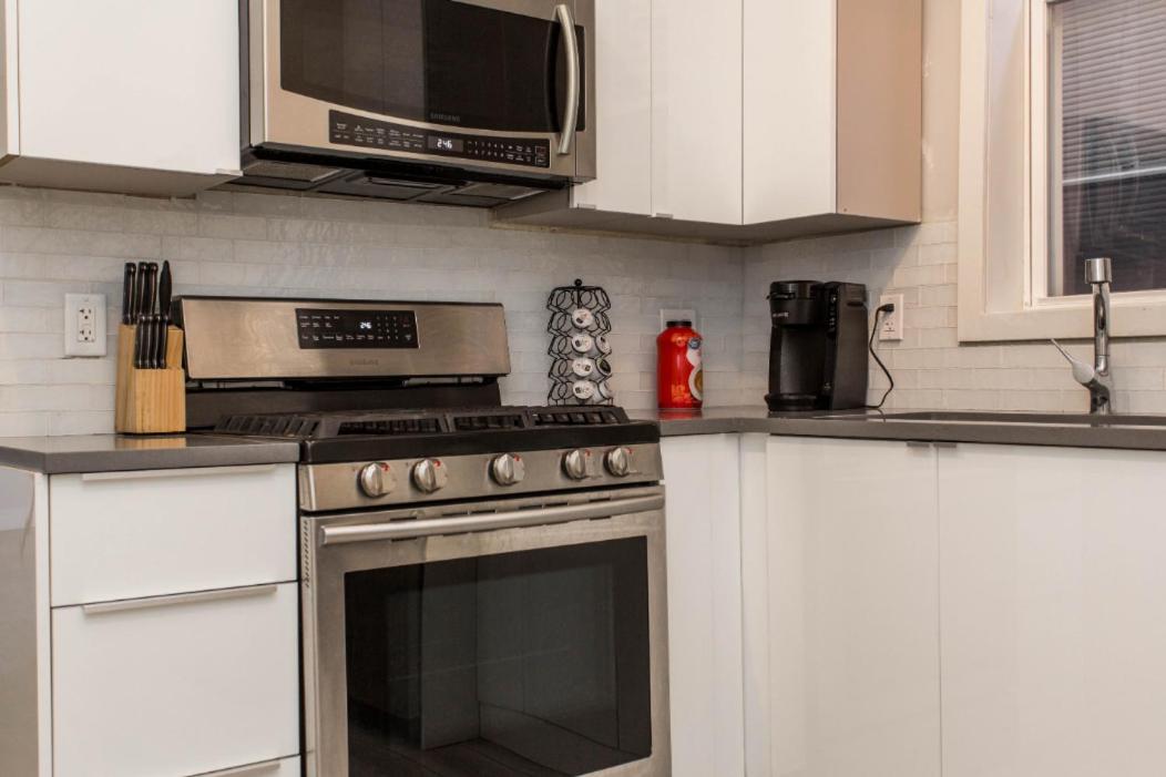 The Double Play - 1 Min Walk To Wrigley! Spacious 2Br - Perfect For Cubs Fans! Чикаго Екстер'єр фото
