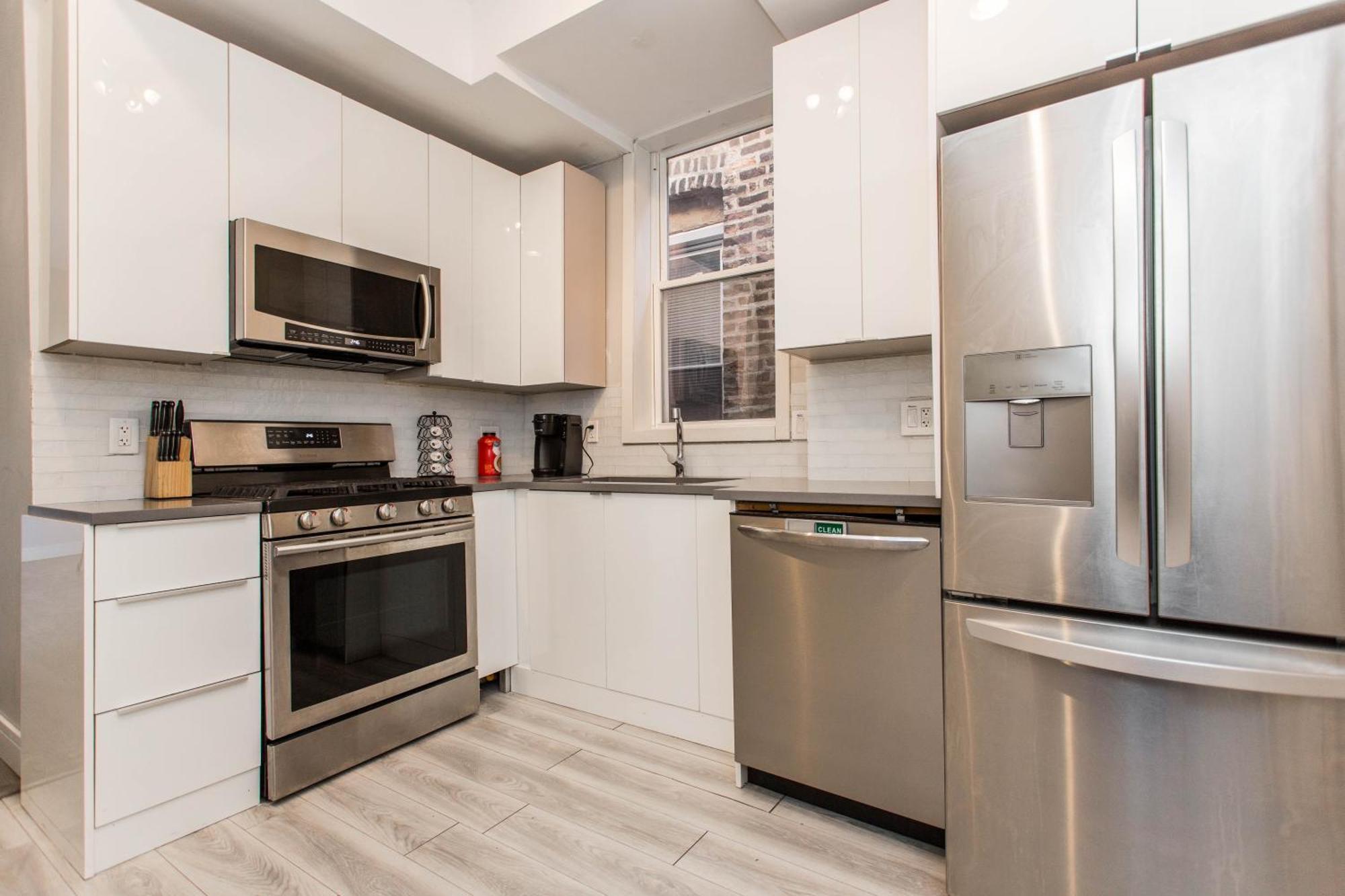 The Double Play - 1 Min Walk To Wrigley! Spacious 2Br - Perfect For Cubs Fans! Чикаго Екстер'єр фото